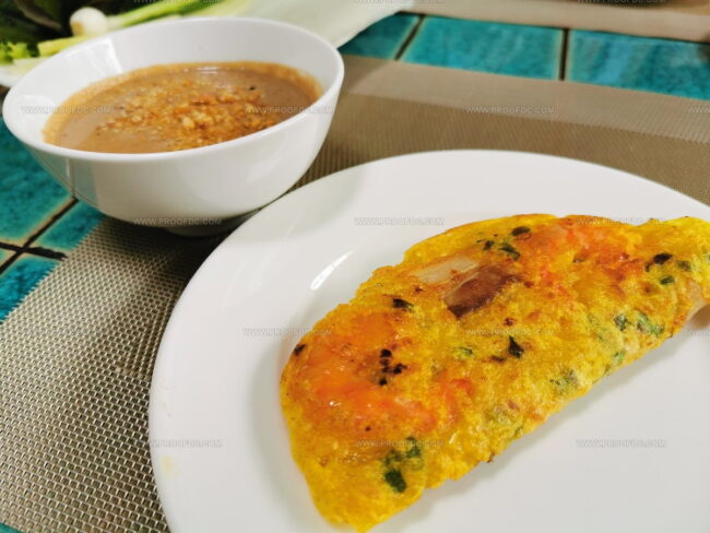 Crispy Vietnamese Pancake (Banh Xeo)